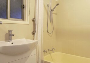 Bathroom - 1 Gregory St, Port Elliot - Nordic Retro Beach House at Port Elliot (Port Elliot)