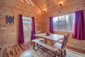 Dining - Aspen Retreat Lodge by Tranquil Hills Lodging (Logan)