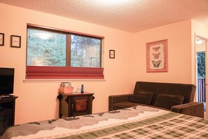 1 bedroom, WiFi, bed sheets - Emerald Room At Forest House (Pre-packed Breakfast Inc., 1mile from Mt Rainier) (Ashford)
