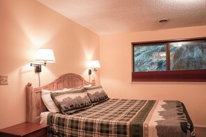 1 bedroom, WiFi, bed sheets - Emerald Room At Forest House (Pre-packed Breakfast Inc., 1mile from Mt Rainier) (Ashford)