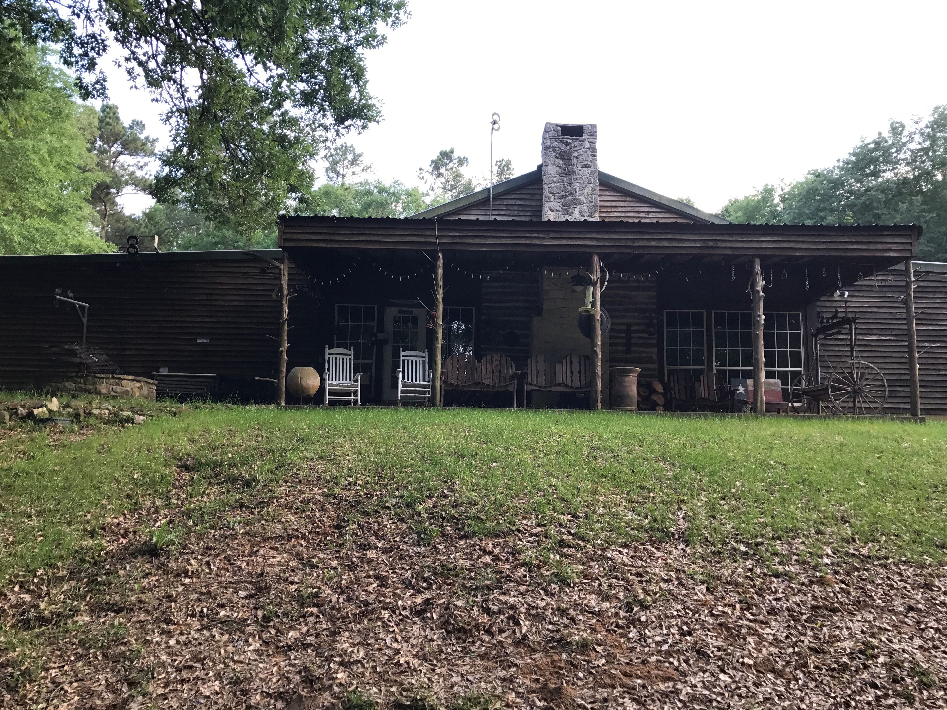 Hunter Style Lodge inside Fenced Game Refuge 