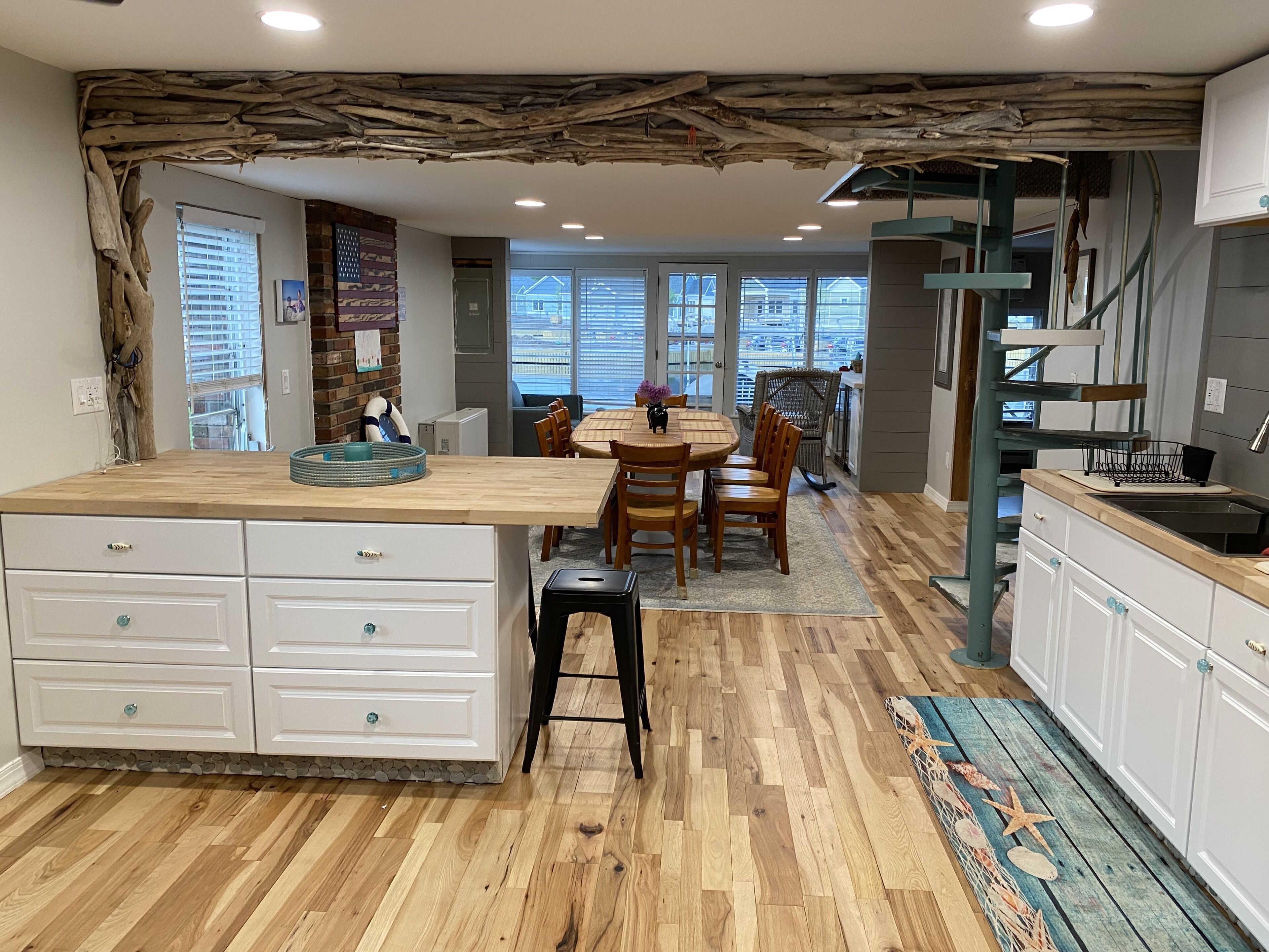 Canal Front, Walking Distance to Beach Attractions, Dock slip, Snowmobiling