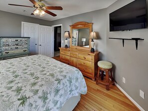 3 bedrooms, iron/ironing board, internet, bed sheets - Stunning Views w/ Great Indoor & Outdoor Living Spaces (Tybee Island)
