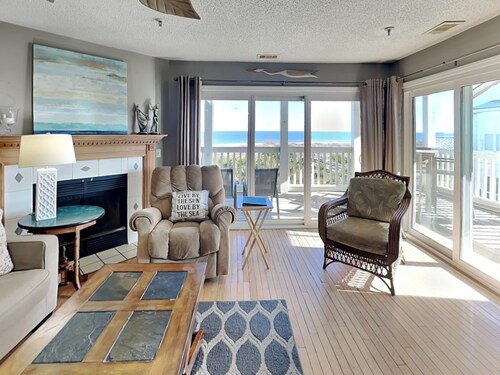 Stunning Views w/ Great Indoor & Outdoor Living Spaces