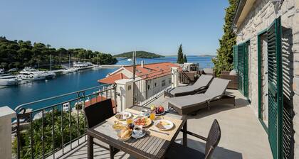 LUXUX-STANDORT: BUCHT, SCHLOSSEN UND YACHTEN VON MASLINICA VOR DEM EINEN TRAUM!