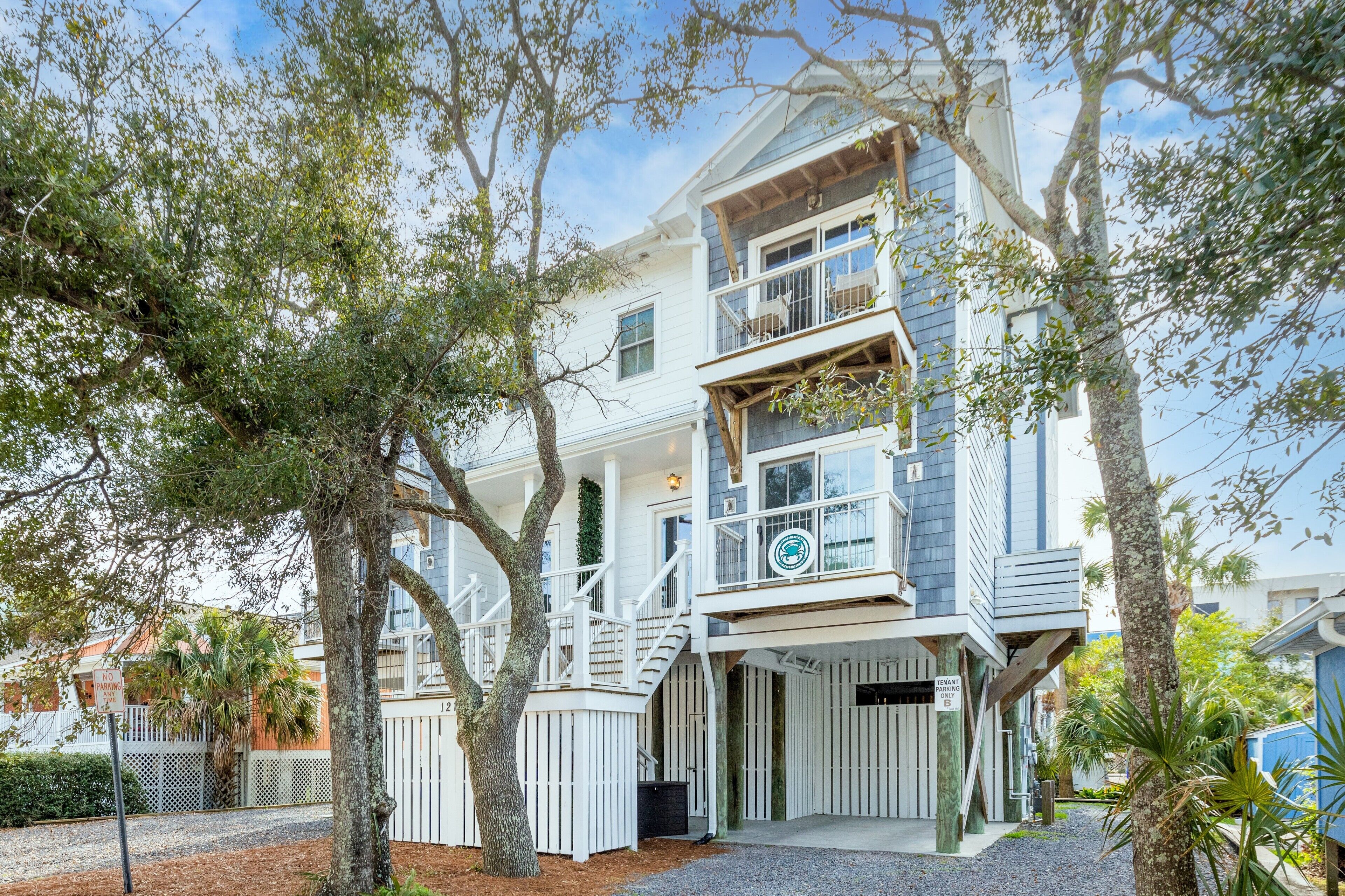 121 E Ashley - The Blue Crab - Seasonal Hot Tub - Ideal Central Location