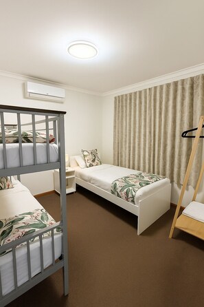 4 bedrooms, desk, iron/ironing board, travel cot