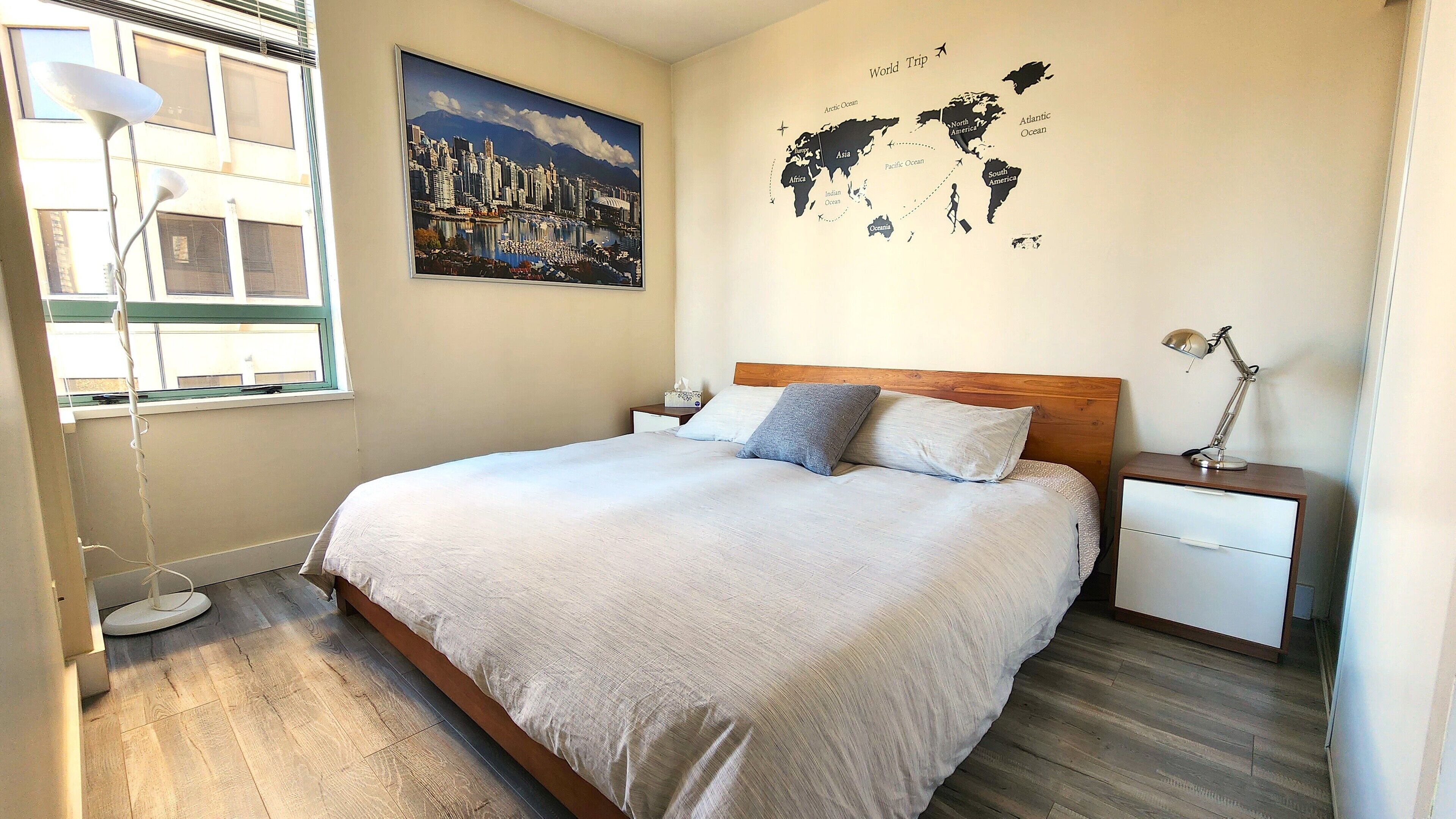 AMAZING  LOCATION CHARMING 1 BDR APT IN DOWNTOWN *4 blocks from Seawall* -