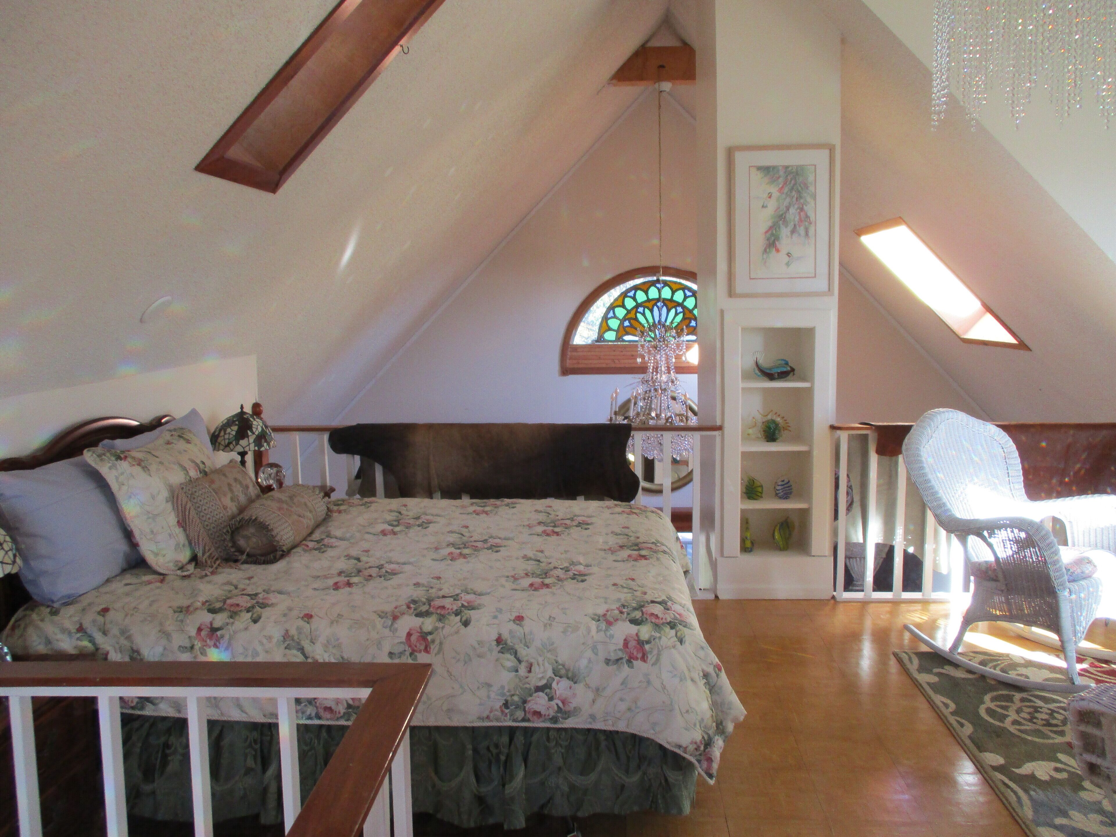 Beautiful Modern Swiss Cottage in Athens, NY