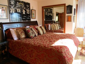 4 bedrooms, in-room safe, desk, iron/ironing board - Beautiful Modern Swiss Cottage in Athens, NY (Athens)