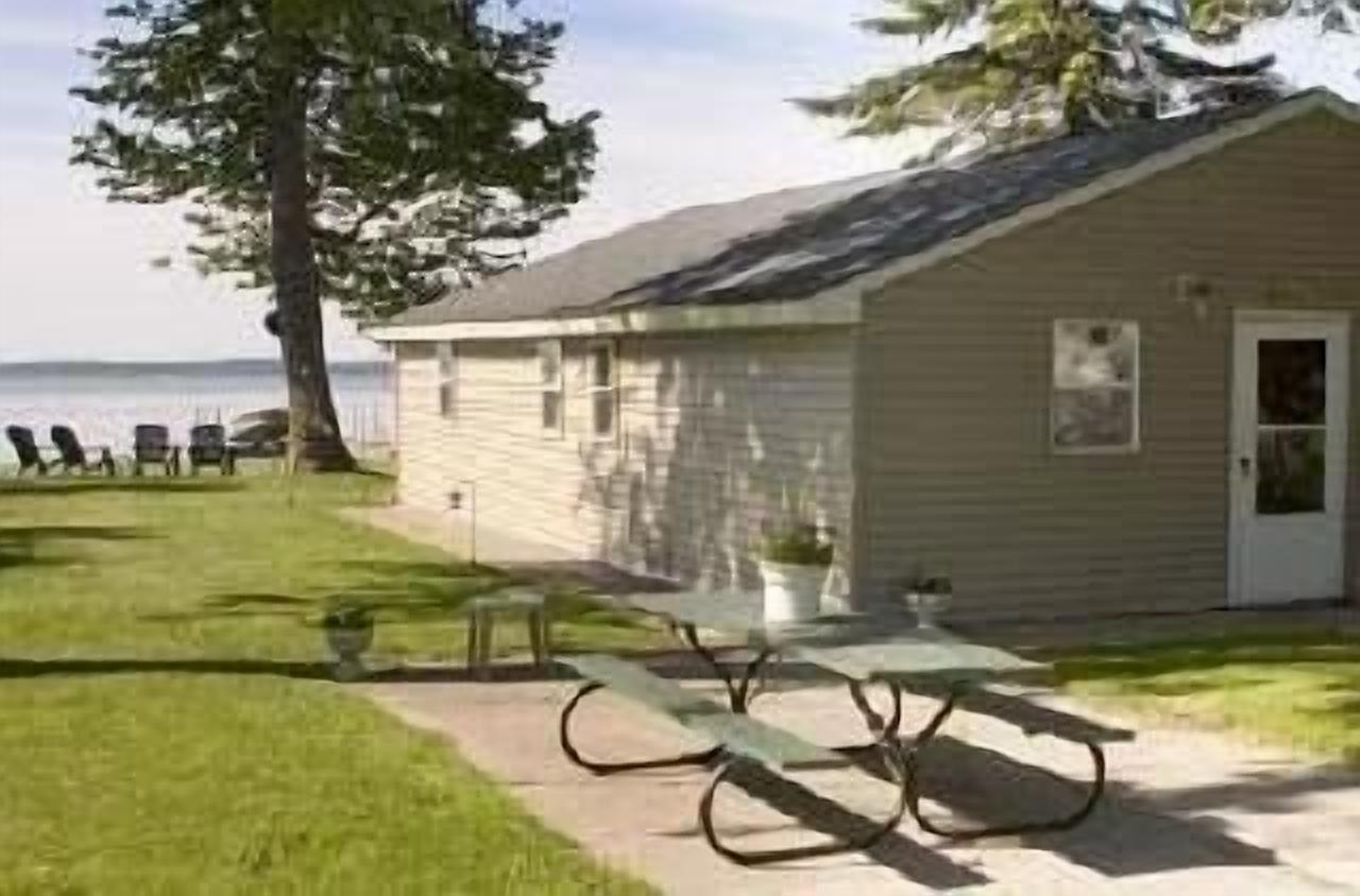 Due North Cottage of Houghton Lake