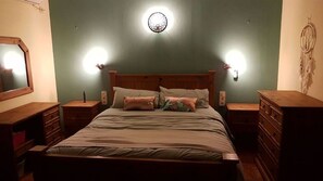 4 bedrooms, iron/ironing board, WiFi, bed sheets