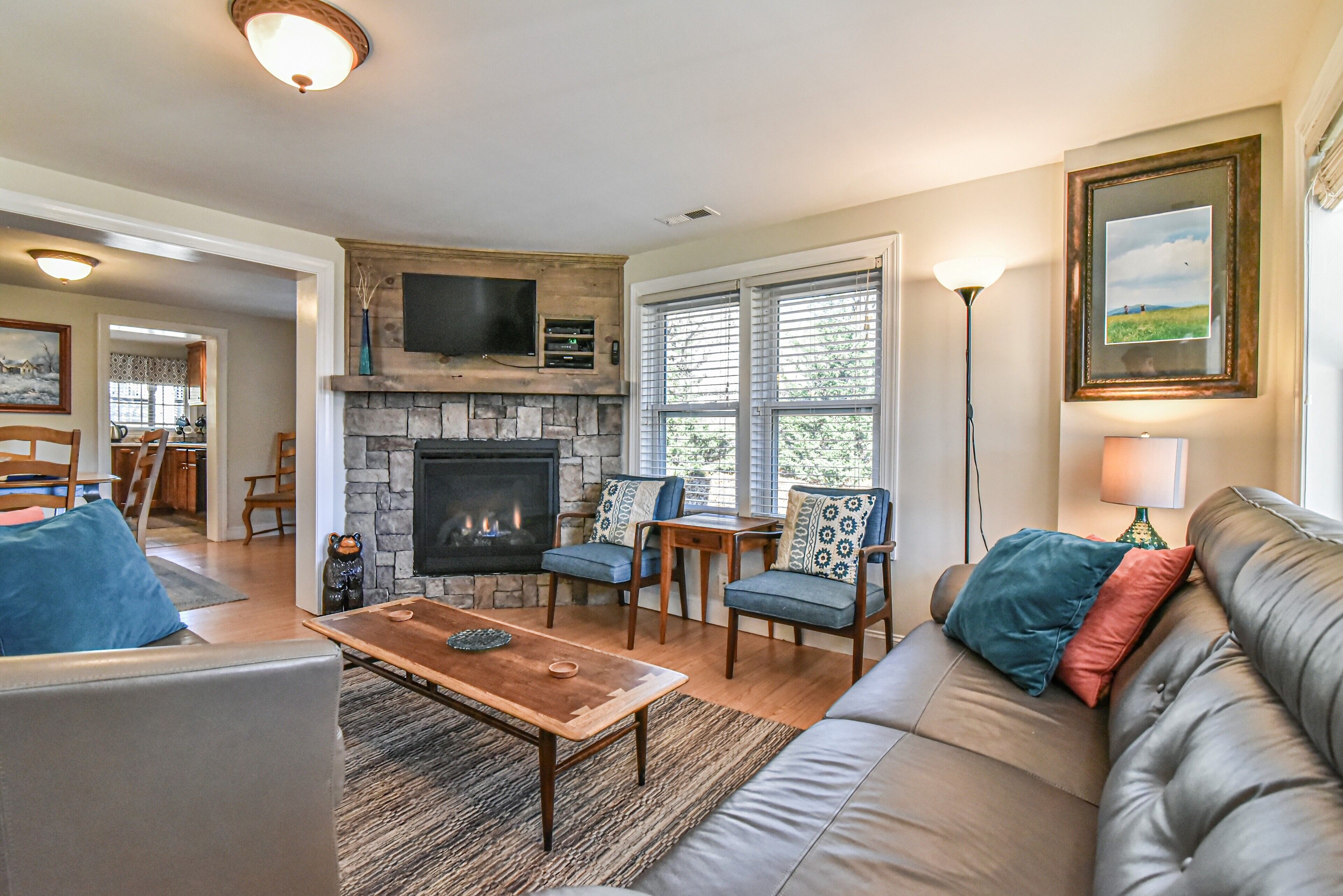 Delightful Cottage - large HOT TUB/SPA 