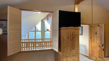 5 quartos, escrivaninha, ferros/tábuas de passar roupa, berço de viagem