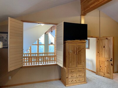 Large Luxurious Girdwood Getaway with Game Room, New Hot Tub, & EV Charger