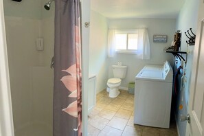 Combined shower/bathtub, hair dryer, towels, soap