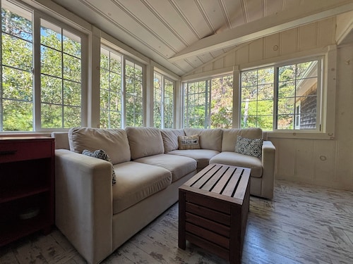 A Charming Vineyard Cottage Just Off the Pond