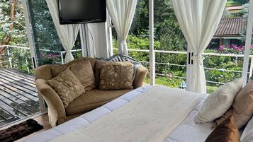 2 slaapkamers, een strijkplank/strijkijzer, gratis wifi, beddengoed