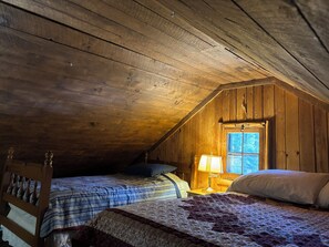 3 habitaciones, tabla de planchar con plancha y ropa de cama 