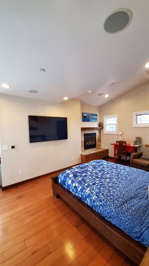 3 bedrooms, desk, iron/ironing board, WiFi