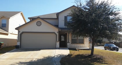 Inmaculate suuri talo, 4 Bed 3 Full kylpylä, hyvin lähellä Sea World ja Six