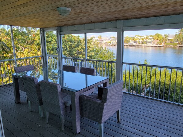 تناول الطعام بالخارج