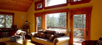 Tahoe Ski Lodge WiFi, hot-tub sleeps 12