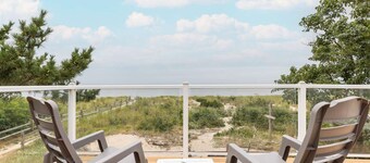 On Beach, Sunsets, Bikes+Kayaks, Pet Friendly, Firepit, Serenity.