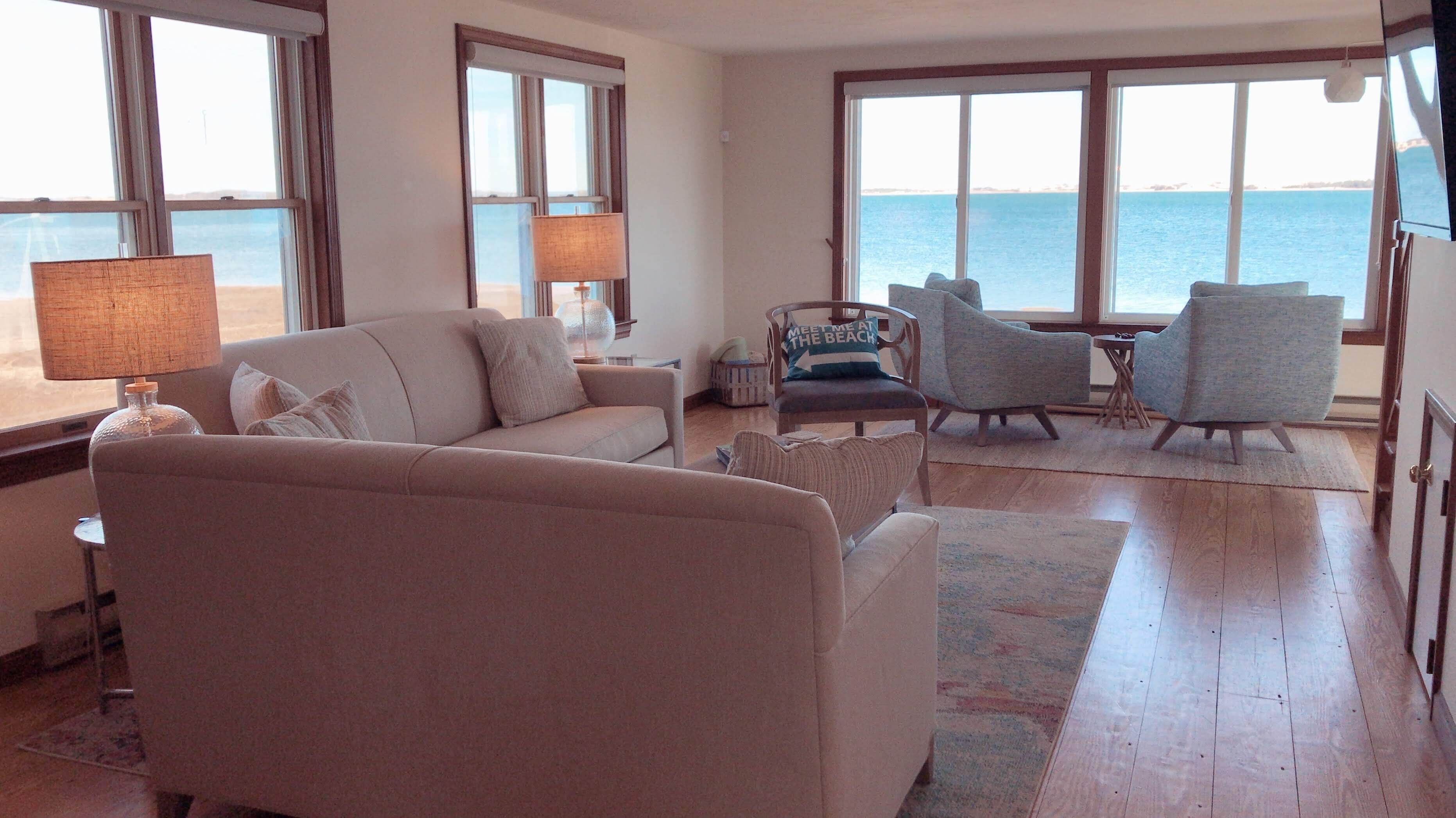 OCEANFRONT! 4.2 STEPS to Shore!