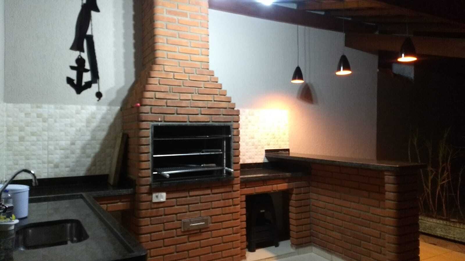 Single storey house, in a gated community facing the beach of Massaguaçu. 