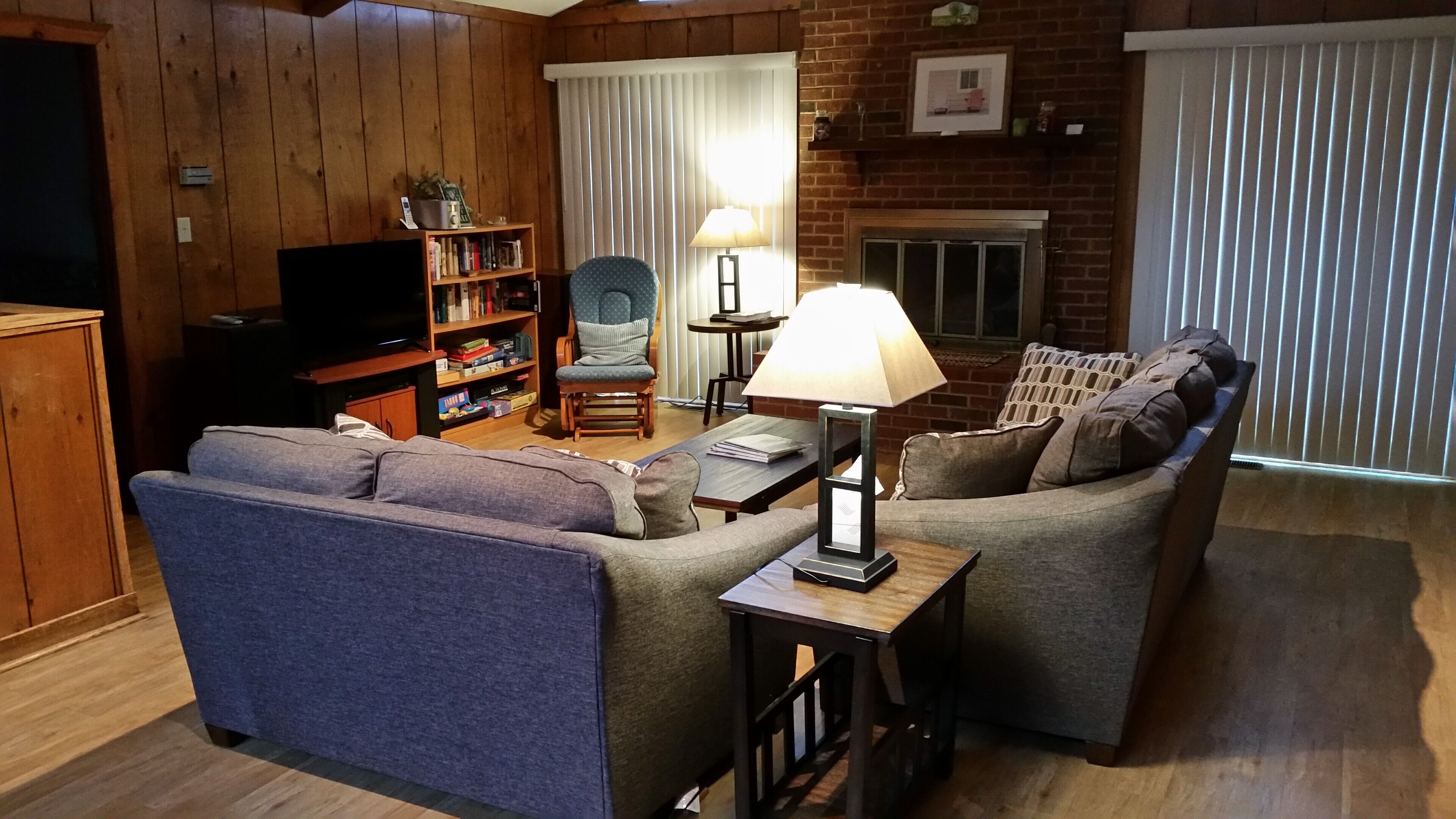 Smith Mtn Lake 3 BR, 3 bath Lakefront Home; private with great location