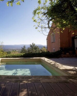 A heated pool - In the village a vast house with breathtaking views and outdoor garden and basin (Roussillon)