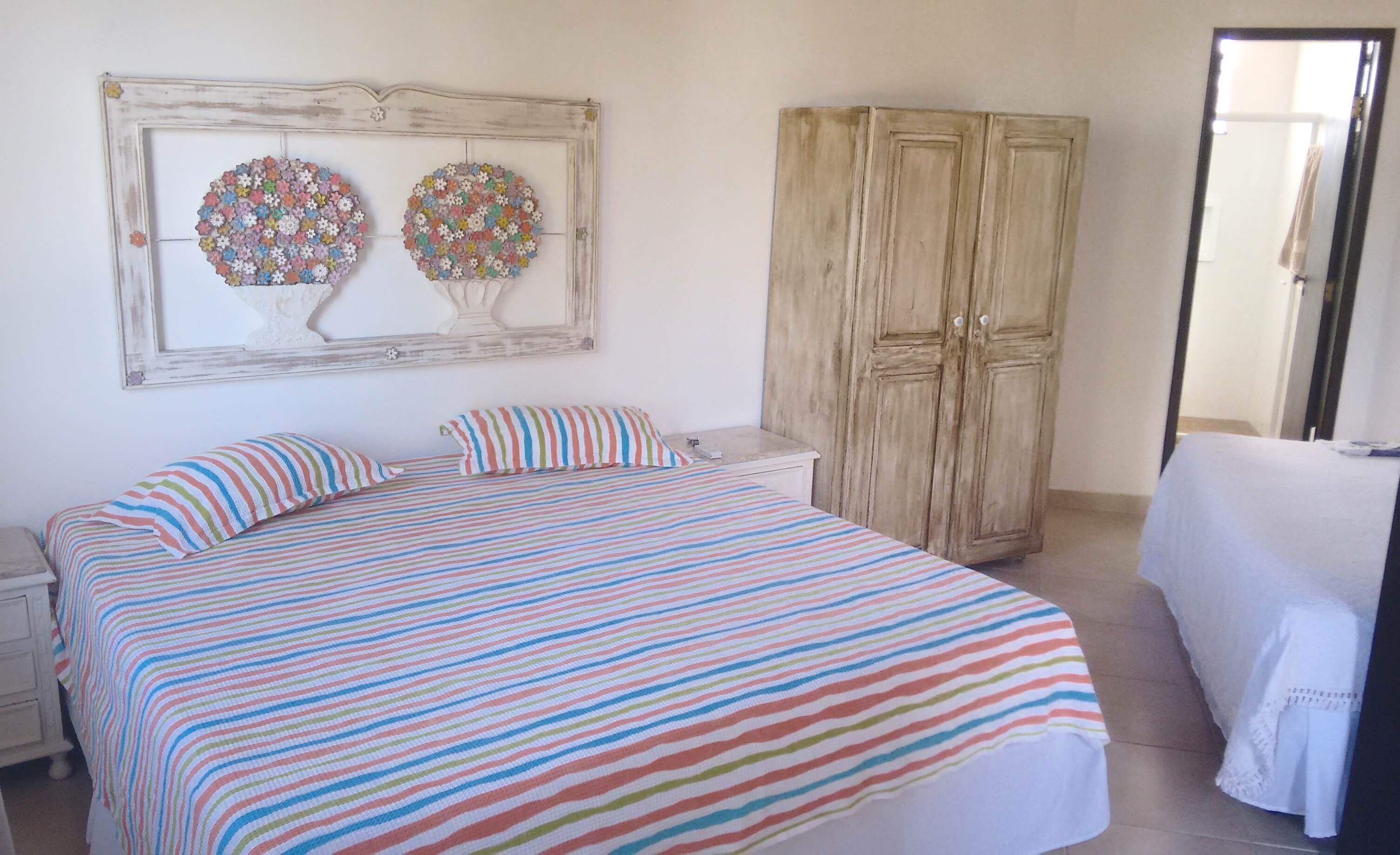 Beautiful house, 5 bedrooms, swimming pool, Cond Paradise, with children's play area!