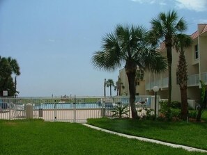 Alberca al aire libre y alberca climatizada