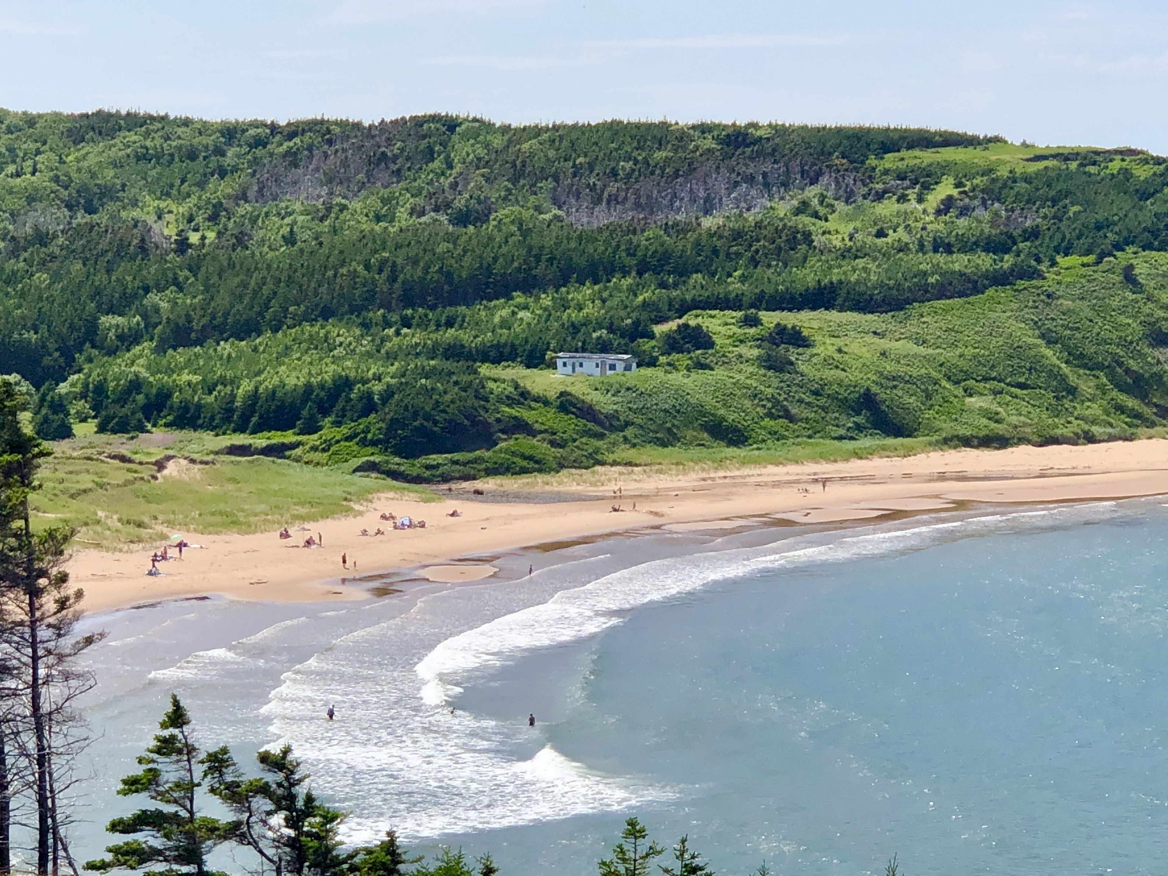 Plage à proximité, chaise longue, serviettes de plage