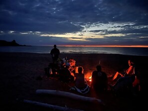 Beach nearby, sun-loungers, beach towels