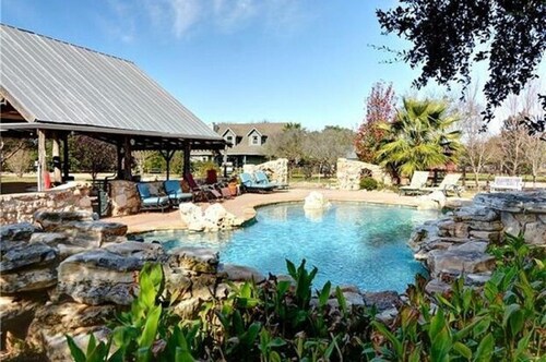 Expansive Resort-like Ranch Compound on 16 Acres with Pool, Spa & Starlink!