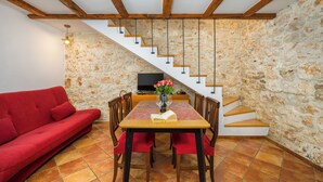 Dining - Authentic Istrian House - Apartment with saltwater pool- 15 min from Kamenjak (Pula)