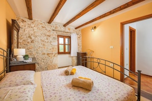 1 bedroom, WiFi, bed sheets