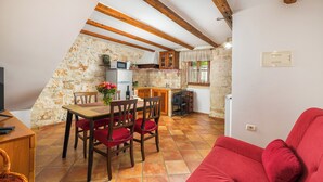 Living area - Authentic Istrian House - Apartment with saltwater pool- 15 min from Kamenjak (Pula)