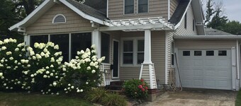  Bedårende strandbungalow - flott beliggenhet til stranden og sentrum!