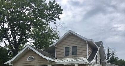 Adorable Beach Bungalow - Awesome location! Walk to beach and town!