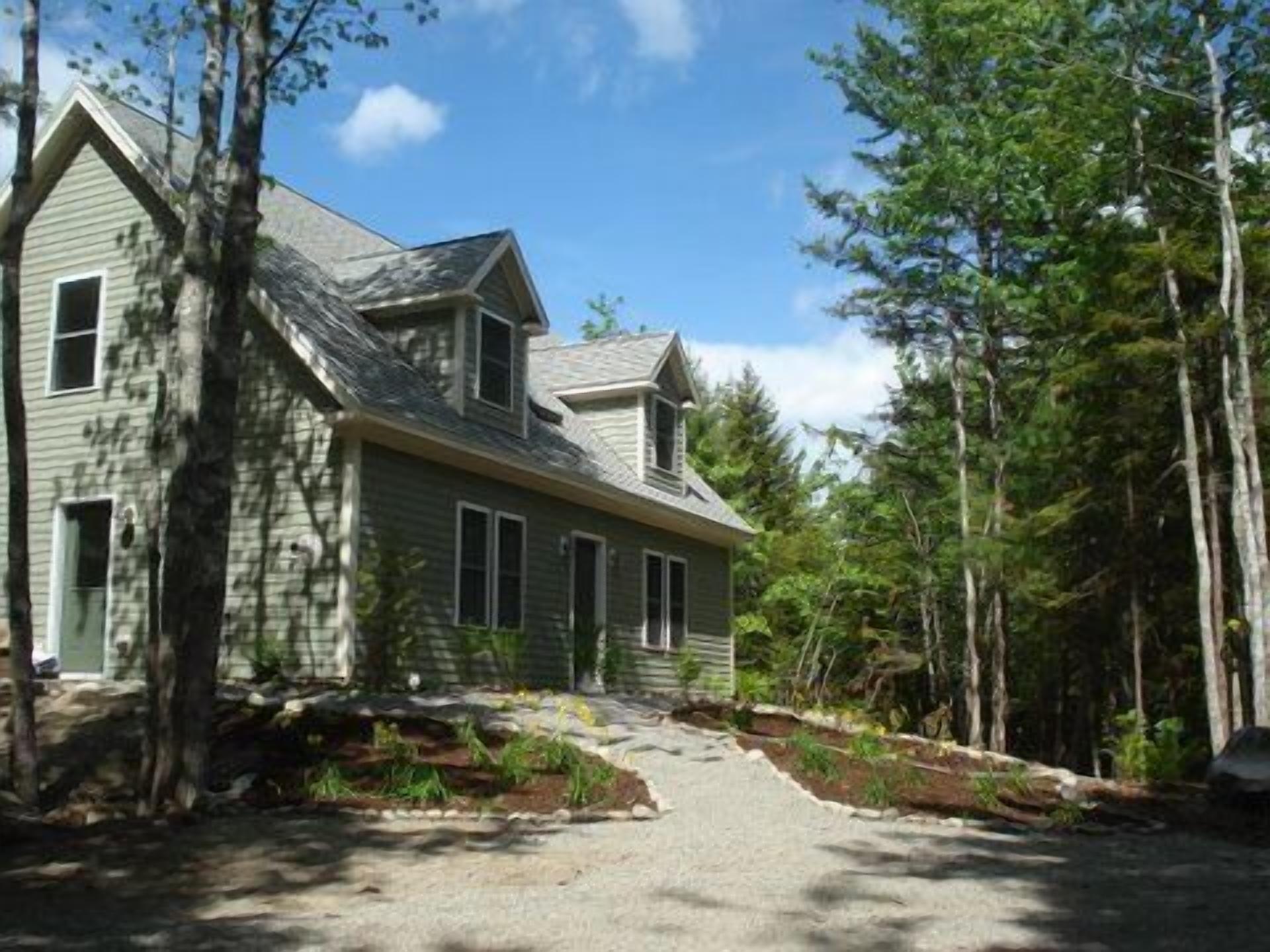 Comfortable Cottage Overlooking Blueberry Field on Mt Desert Island