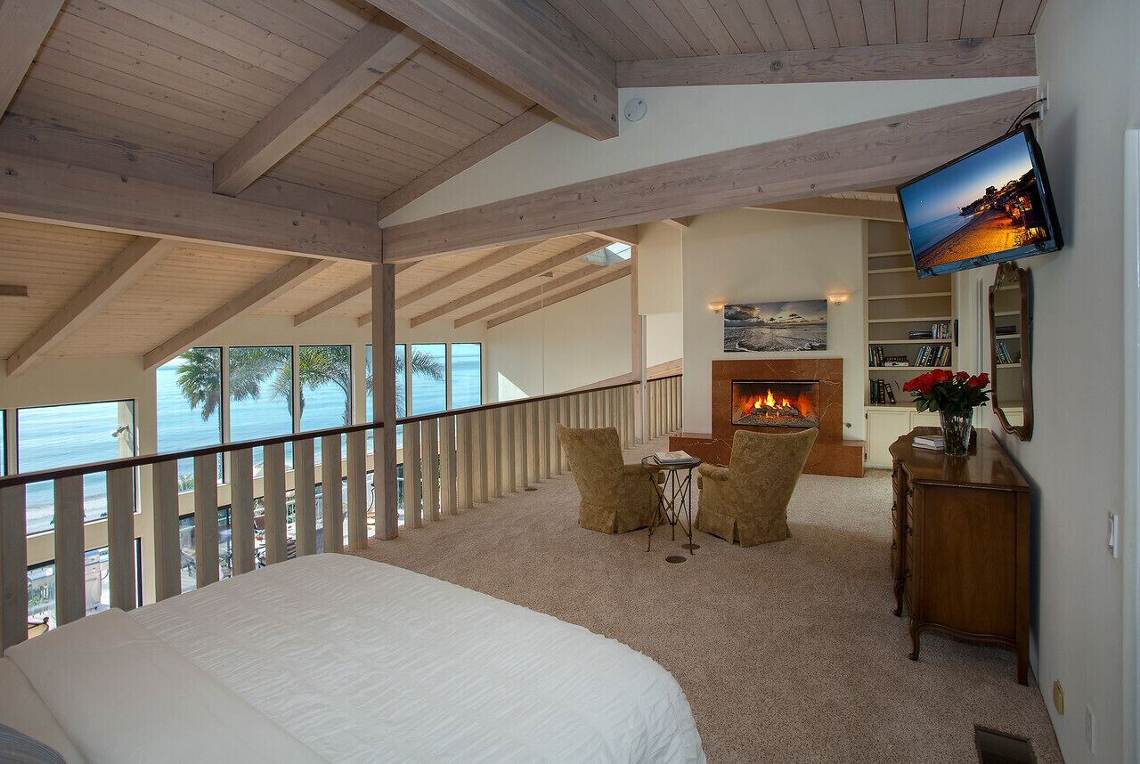 Summerland Beach Retreat - Fun in the Sun and on The Beach