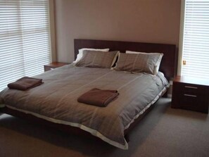 4 chambres, fer et planche à repasser, Wi-Fi gratuit, draps fournis
