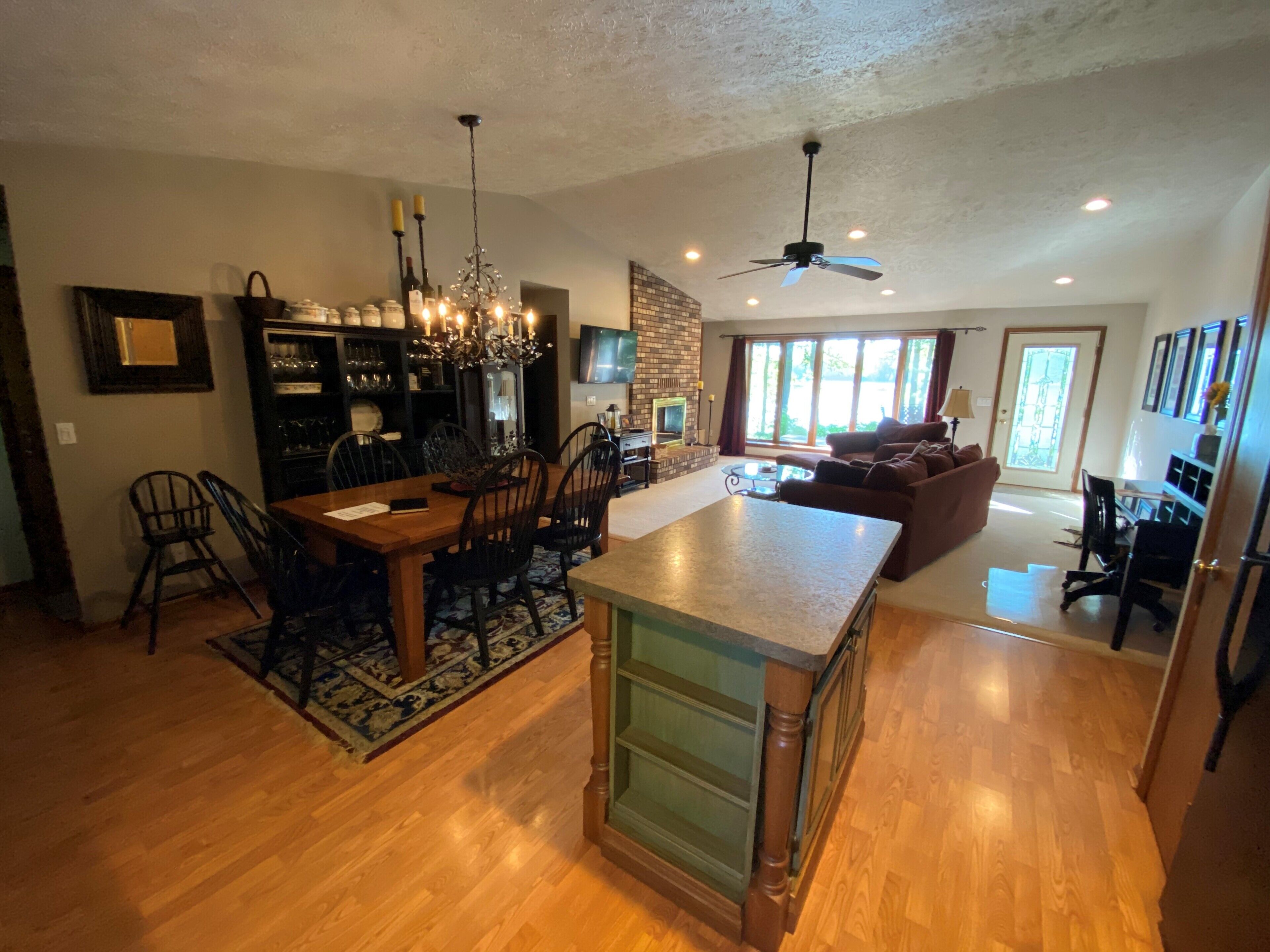 Family Fun...Lake Home,Kayaks,SUP.Pontoon Paddle Boat,Free WiF & Direct TV