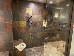 Duschwanne, Whirlpool, Haartrockner, Bidet