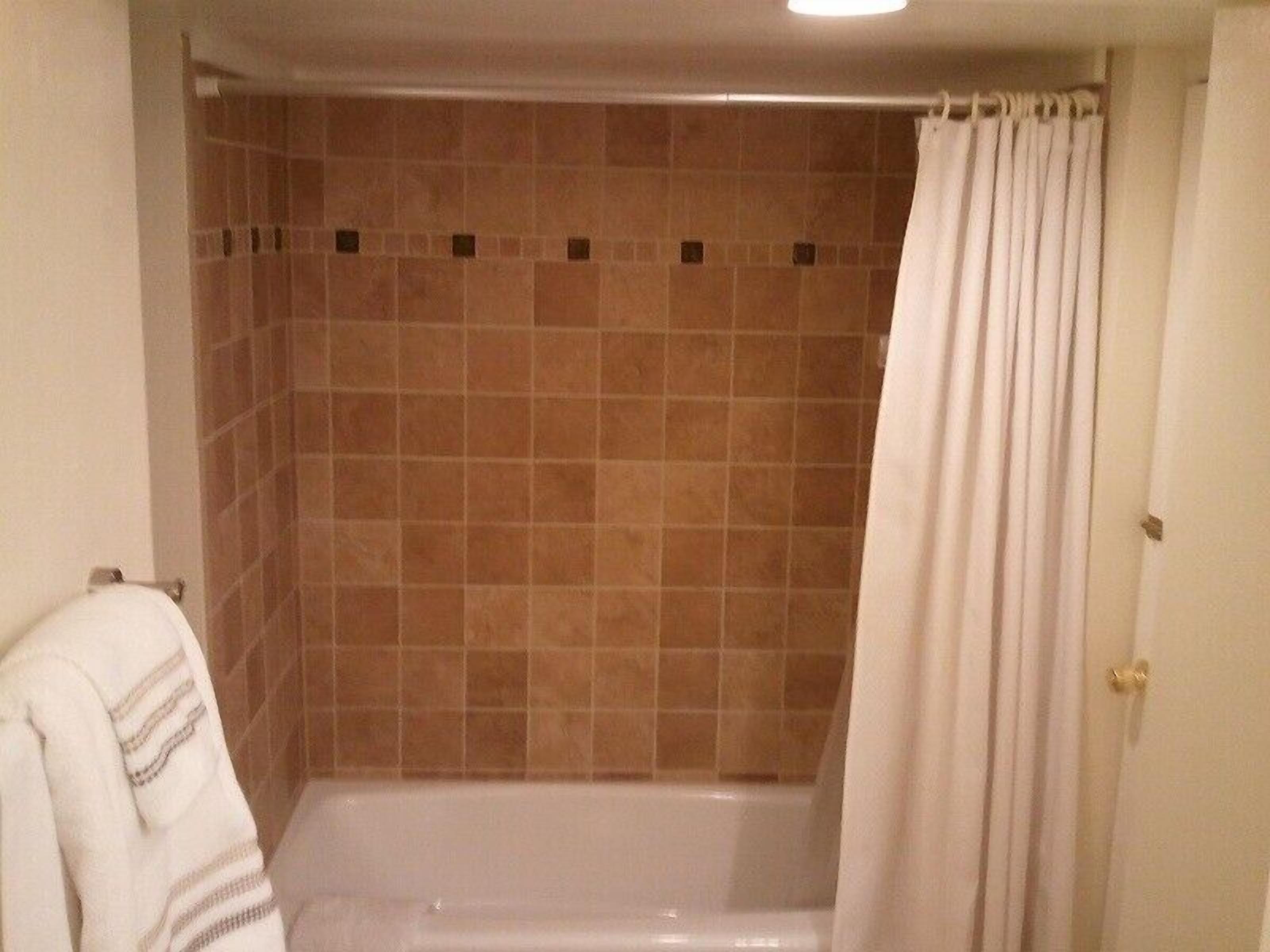 Lake Sammamish Waterfront, New Corporate Apt. Near Microsoft