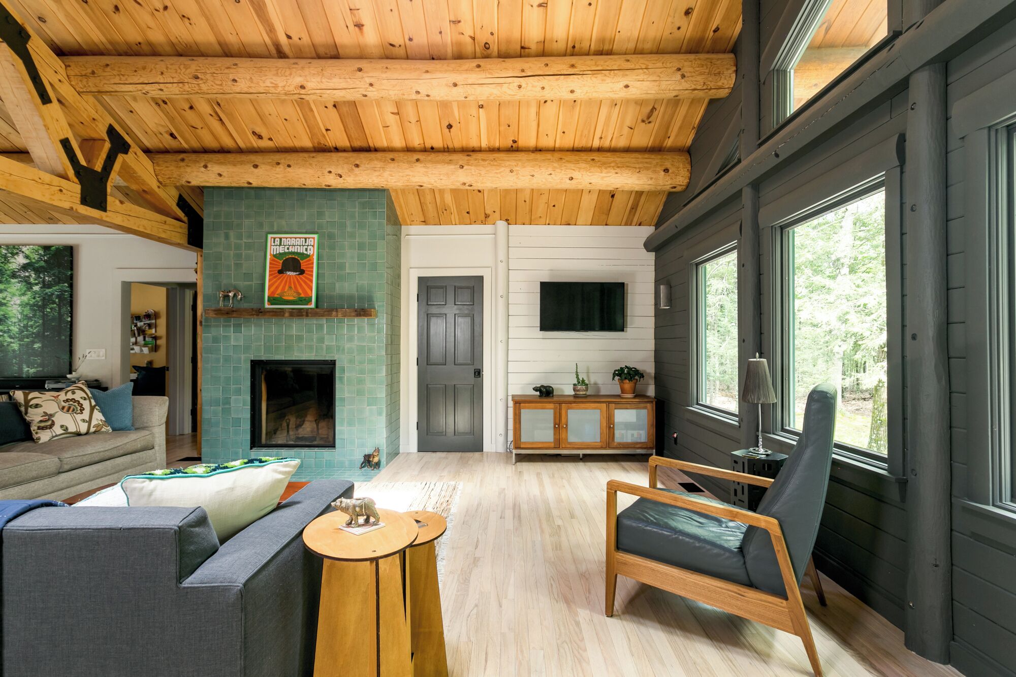 Beautiful, private home - heated pool, year round hot tub & close to all