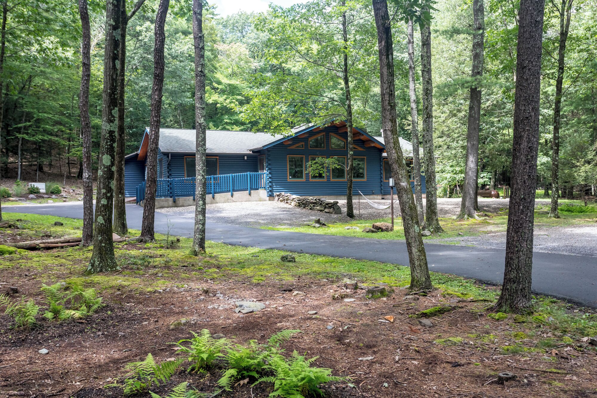 Beautiful, private home - heated pool, year round hot tub & close to all